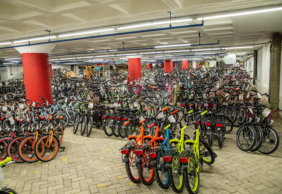 Fabrikant onvergeeflijk lint Mega Bike Rotterdam Zuidplein - Onder winkelcentrum Zuidplein 2500m2 Bike  Outlet