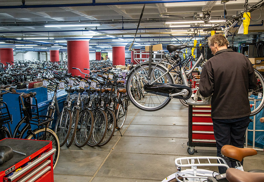 innovatie belasting Raad Mega Bike Rotterdam Zuidplein - Onder winkelcentrum Zuidplein 2500m2 Bike  Outlet